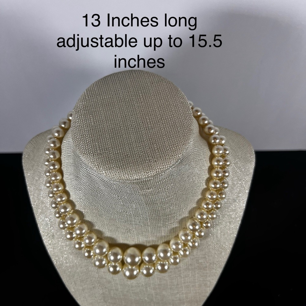 Double Strand Of Faux Pearls With Silver Tone Clasp Vintage‎ - Picture 2 of 5